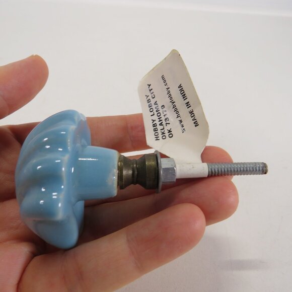 ceramic seashell drawer pull - Picture 3 of 4